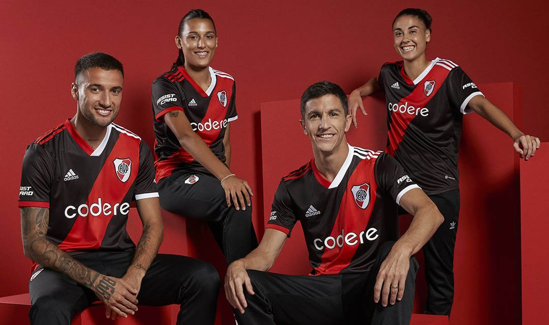 River Plate camisa 23-24 3 uniforme